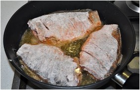 Караси, жаренные с паприкой