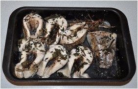 Запеченные с травами стейки щуки