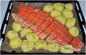 (запеченная, форель, картошкой) Запеченная форель с картошкой