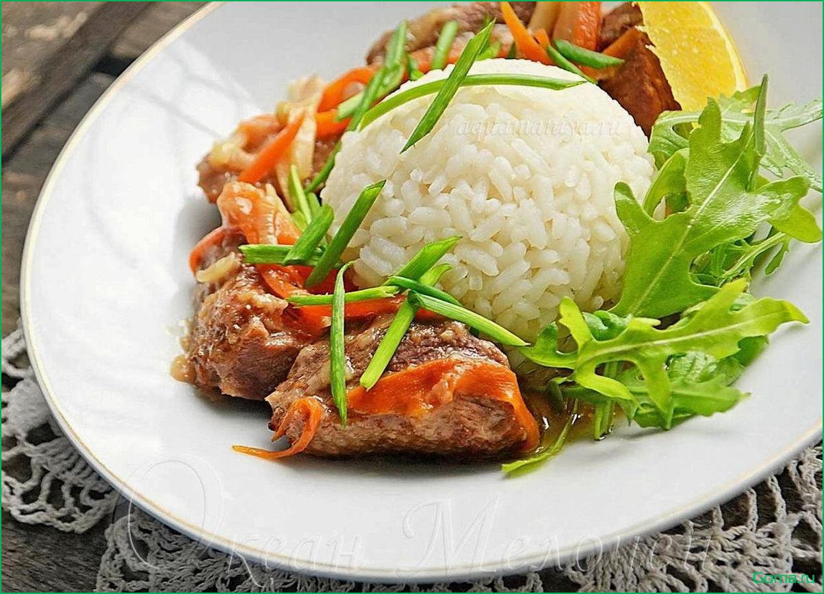 (блюдо, рисом, рыбой, овощами) Блюдо с рисом, рыбой и овощами