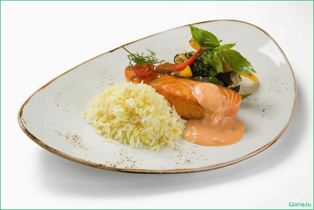Вкусное сочетание риса и свежей рыбы: идеальное блюдо для любителей морепродуктов